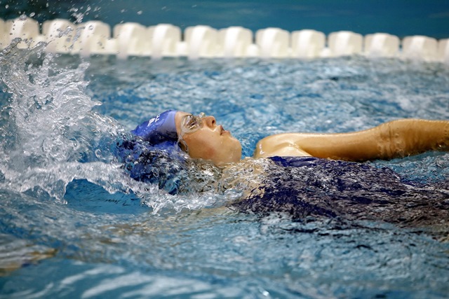 Mònica Cabal es penja 4 medalles als CCU de natació
